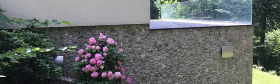 Eksterijer ukrašen bunja dekorativnim kamenom